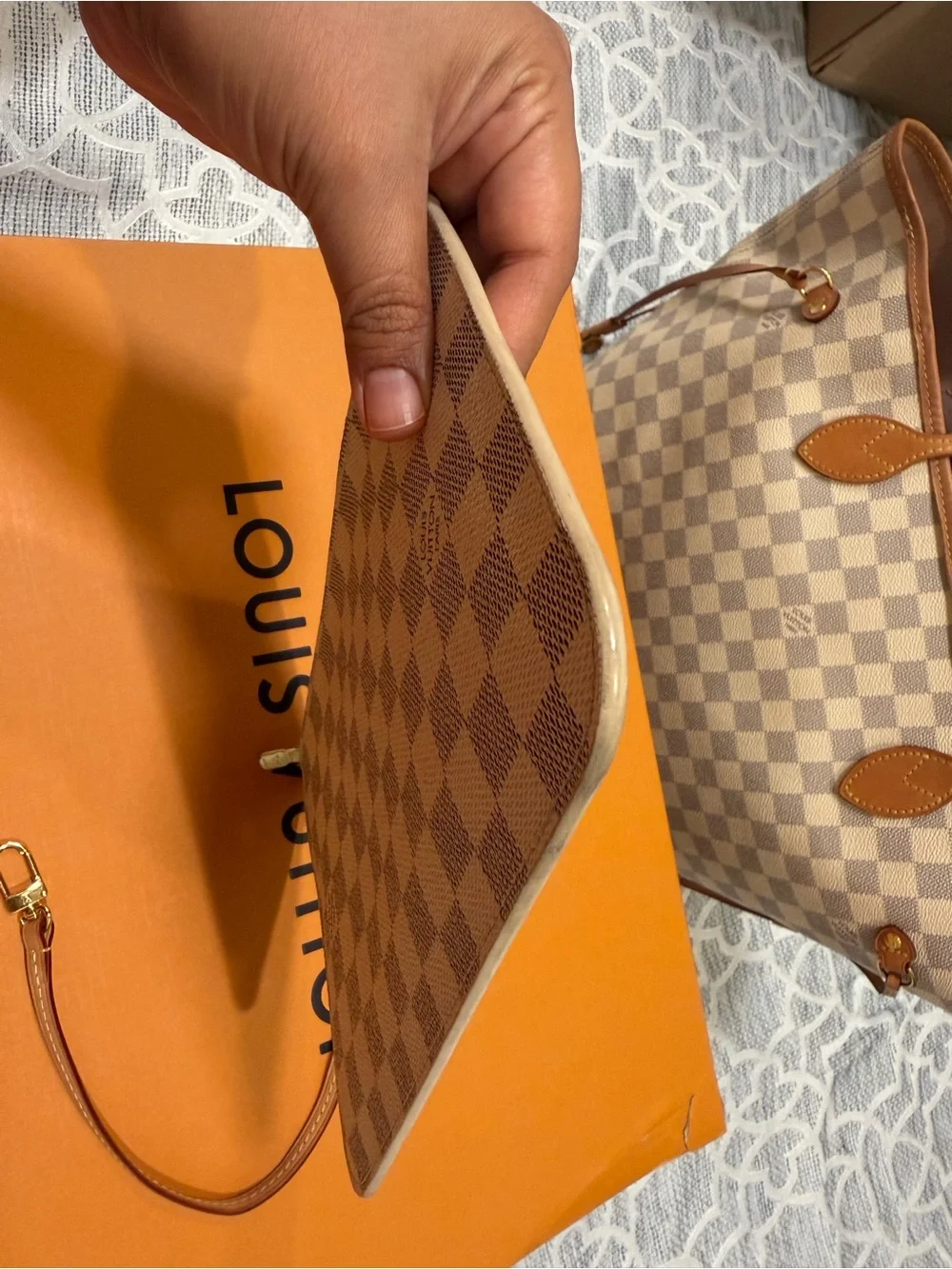 Louis Vuitton Damier Azur Canvas Neverfull MM Tote in Beige with Pink Interior - Picture 14 of 17
